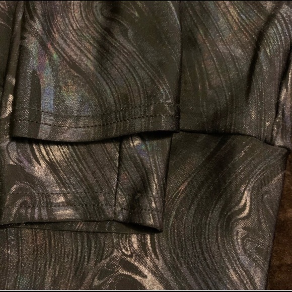 SOLD🔥Emily Hsu black laquer holographic leggings - Picture 5 of 5